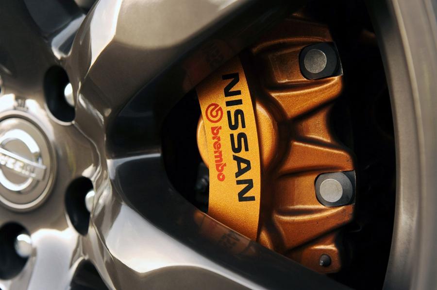  Nissan GT-R 2010 года  (фото 25 из 44)